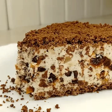 Шоколадный торт с орехами и черносливом без выпечки