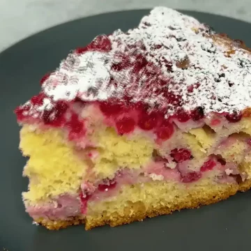 Быстрый пирог с замороженными ягодами