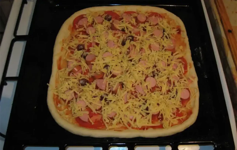 Домашняя пицца из готового слоёного теста