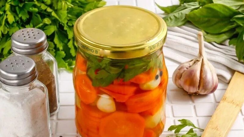 Сколько чеснока класть в маринад: от шашлыка до зимних заготовок