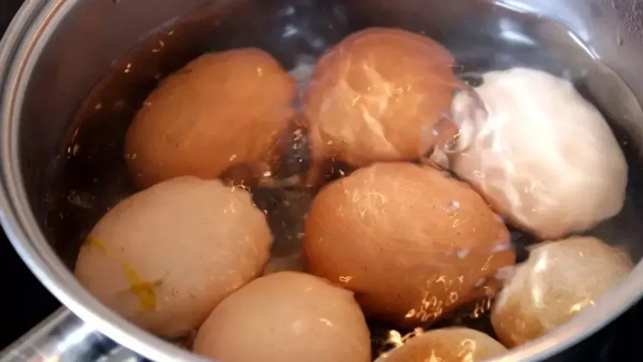 Почему взрываются яйца при варке Почему яйцо может взорваться при варке и как этого избежать?