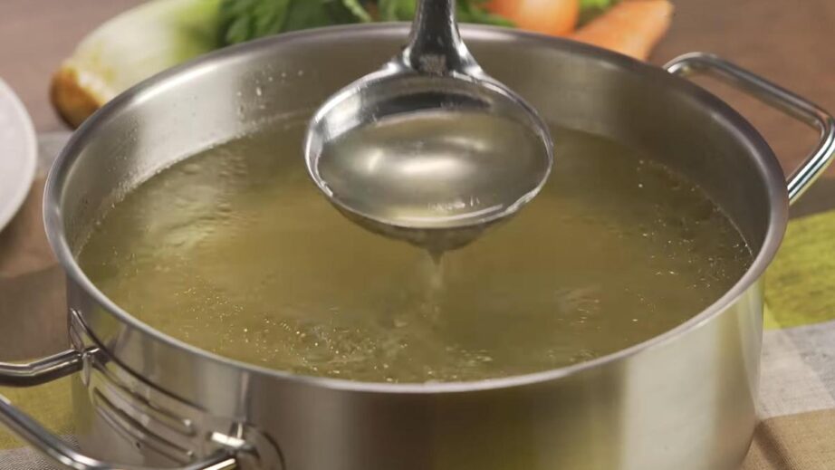 Как сварить прозрачный куриный бульон