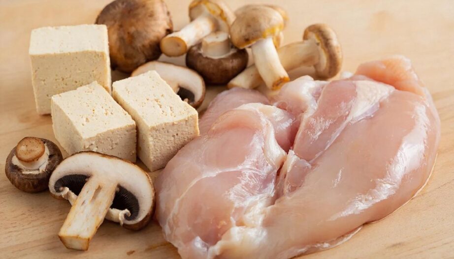 Чем заменить куриное мясо в рецепте Сравнение куриного мяса, тофу и грибов