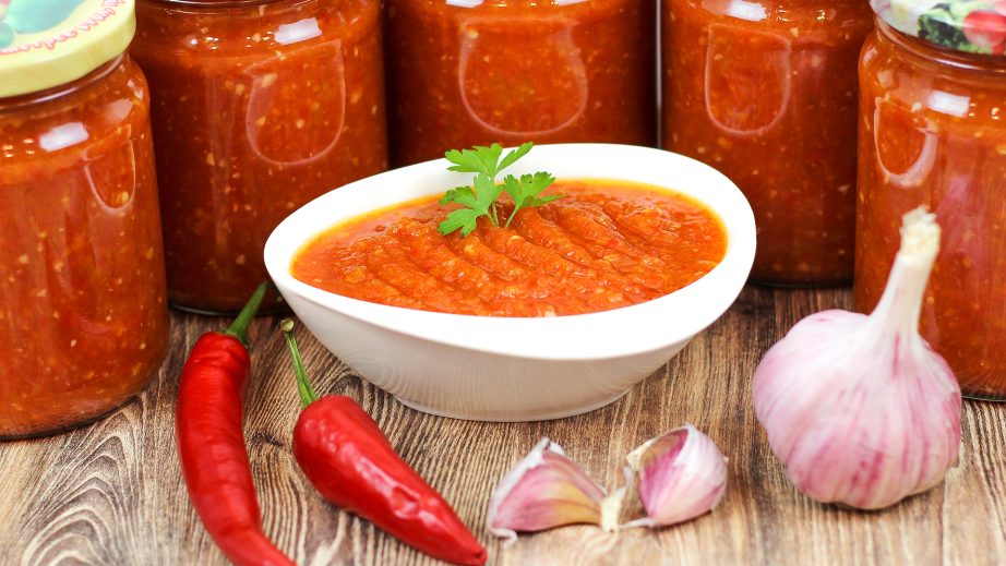 Пошаговый рецепт аджики (острой или сладкой)